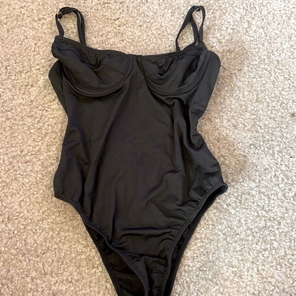 CUTE BLACK UNDERWIRE ONE PIECE/ BODYSUIT